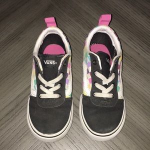Girls slip on colorful check vans. Size 9.0 toddler!😊